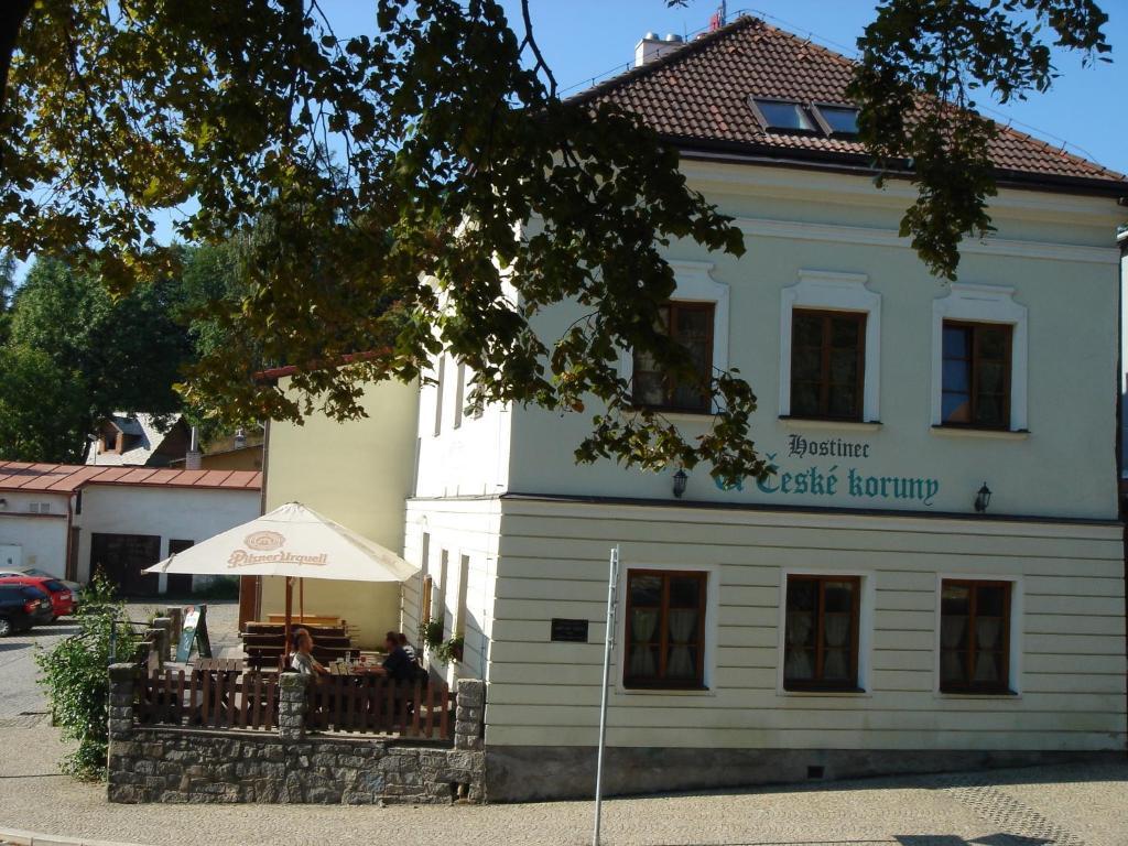 Hôtel U Ceske Koruny à Lipnice nad Sázavou Extérieur photo